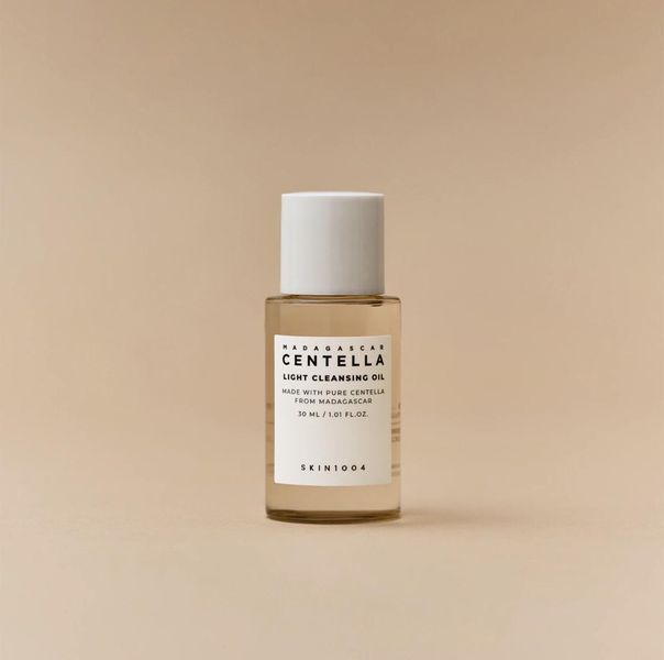 Гідрофільна олія з екстрактом центелли азіатської Madagascar Centella Light Cleansing Oil, 30 мл 8809576261226 фото